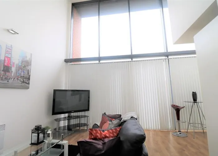 Lovely Modern Central & Spacious